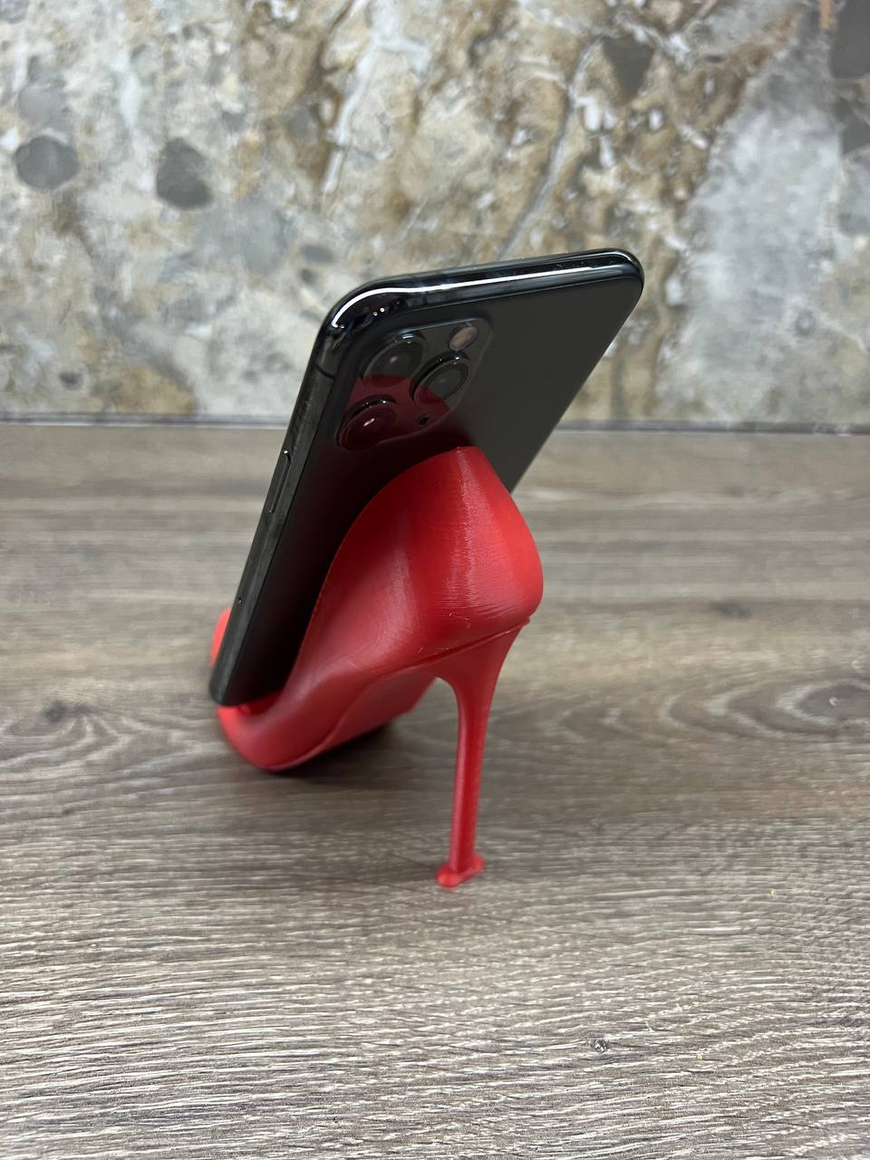 Оригинальная и стильная подставка для смартфона в виде туфельки — изображение 3