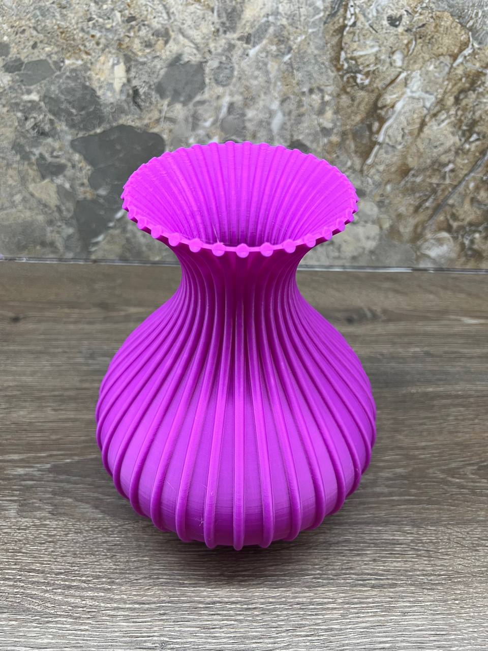 Wavy Form оригинальная ваза, состоящая из волнистых округлых линий — изображение 8