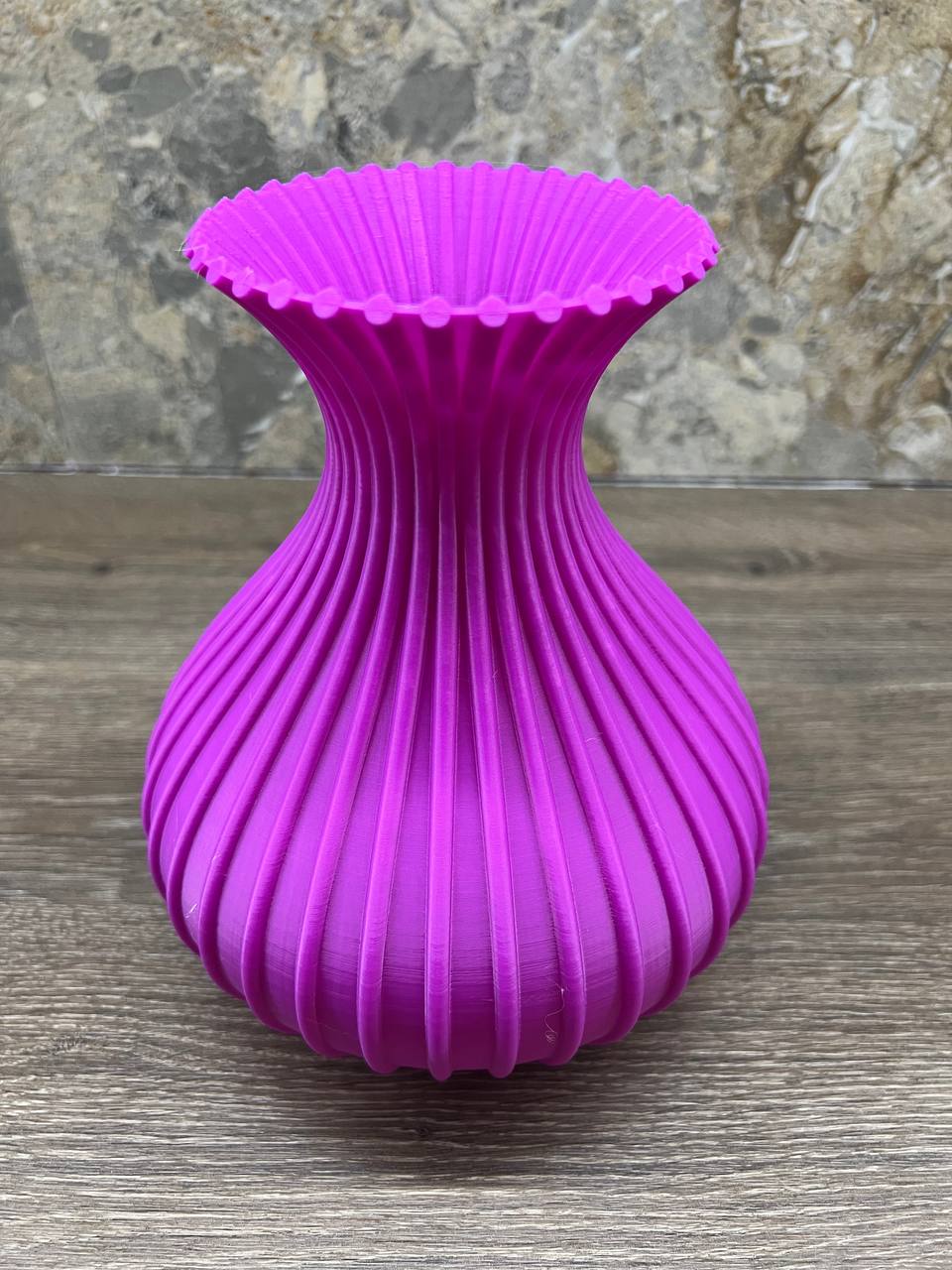 Wavy Form оригинальная ваза, состоящая из волнистых округлых линий — изображение 7