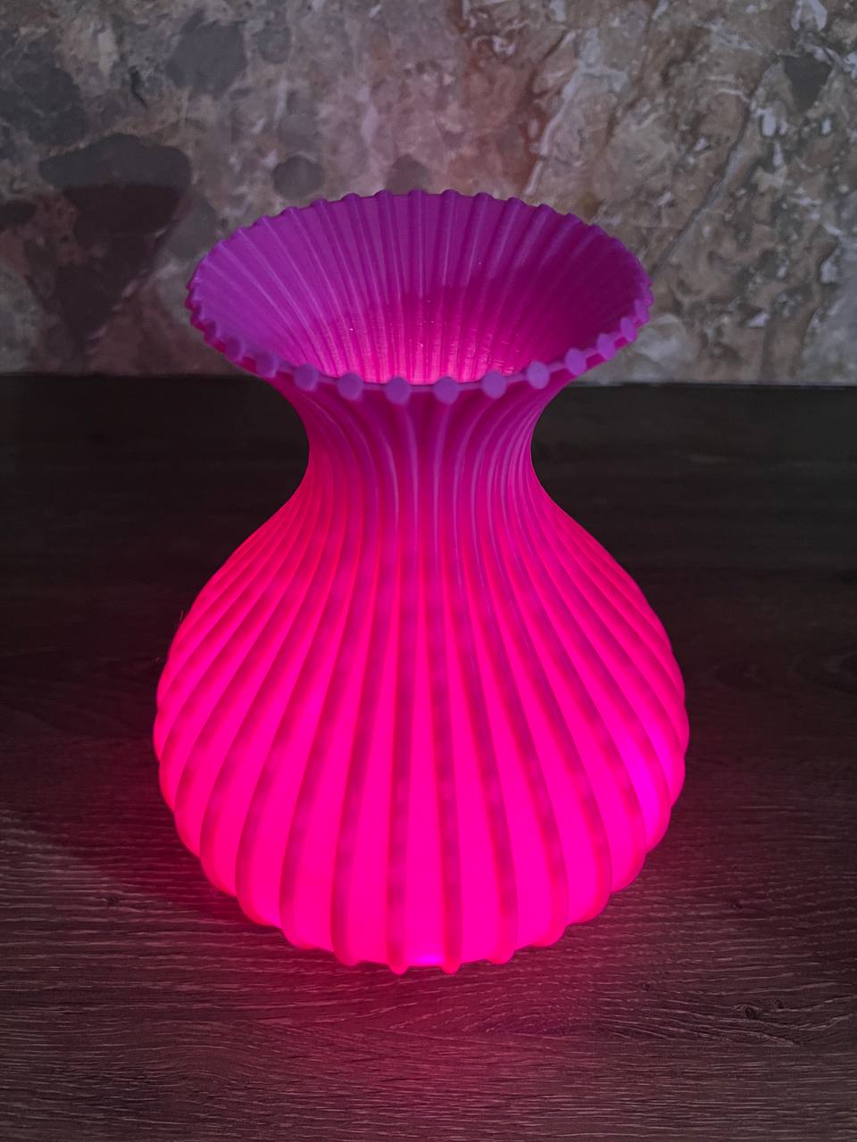 Wavy Form оригинальная ваза, состоящая из волнистых округлых линий — изображение 5